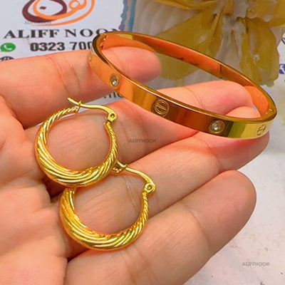 Bali With Bracelet 