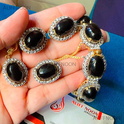 Black Stone Diamond Cut Set With Bracelet