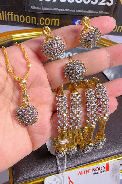 Diamond Cut Parisa Set with Kangan