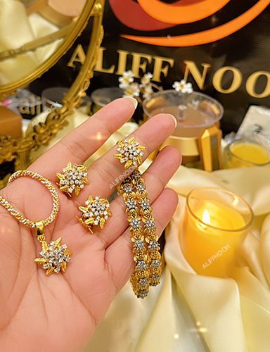 Diamond Cut Flower Set With Kera