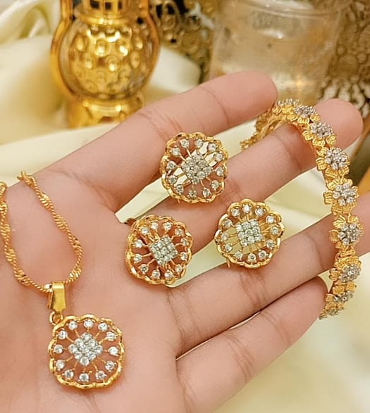 Diamond Cut Circular Set with Kara