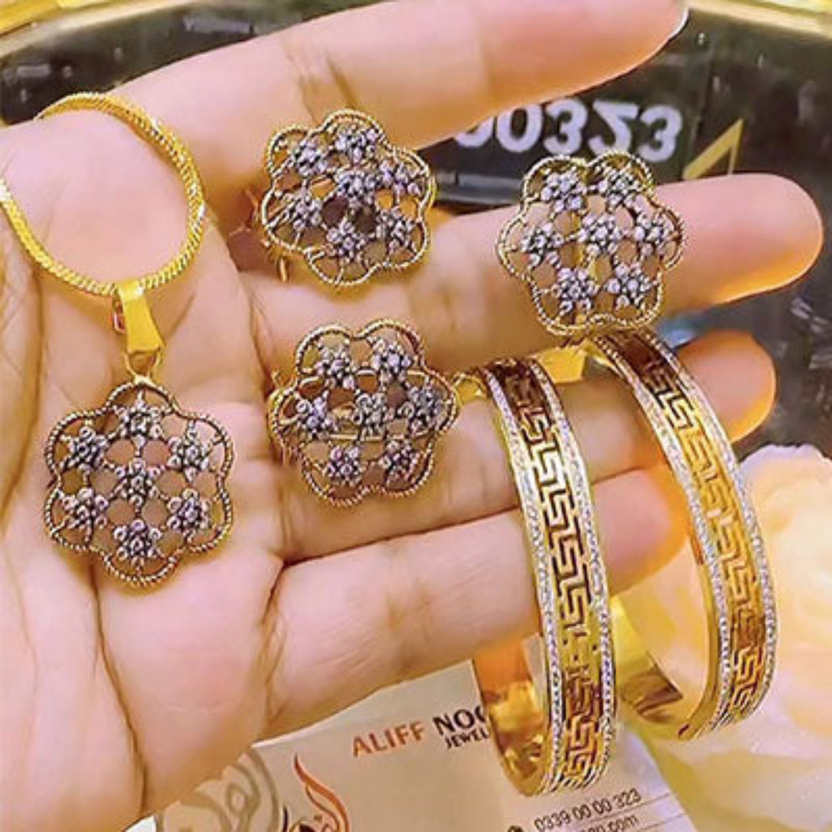 Diamond Cut Flower Combo Set with Versace Kangan