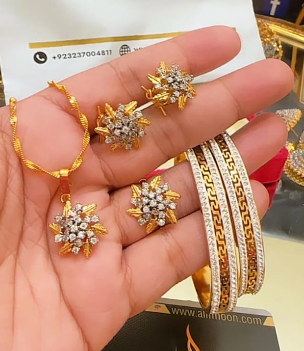 Diamond Cut Flower Set With Versace Bangles
