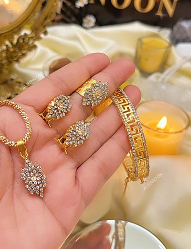 Diamond Cut Set With Versace Kera Openable