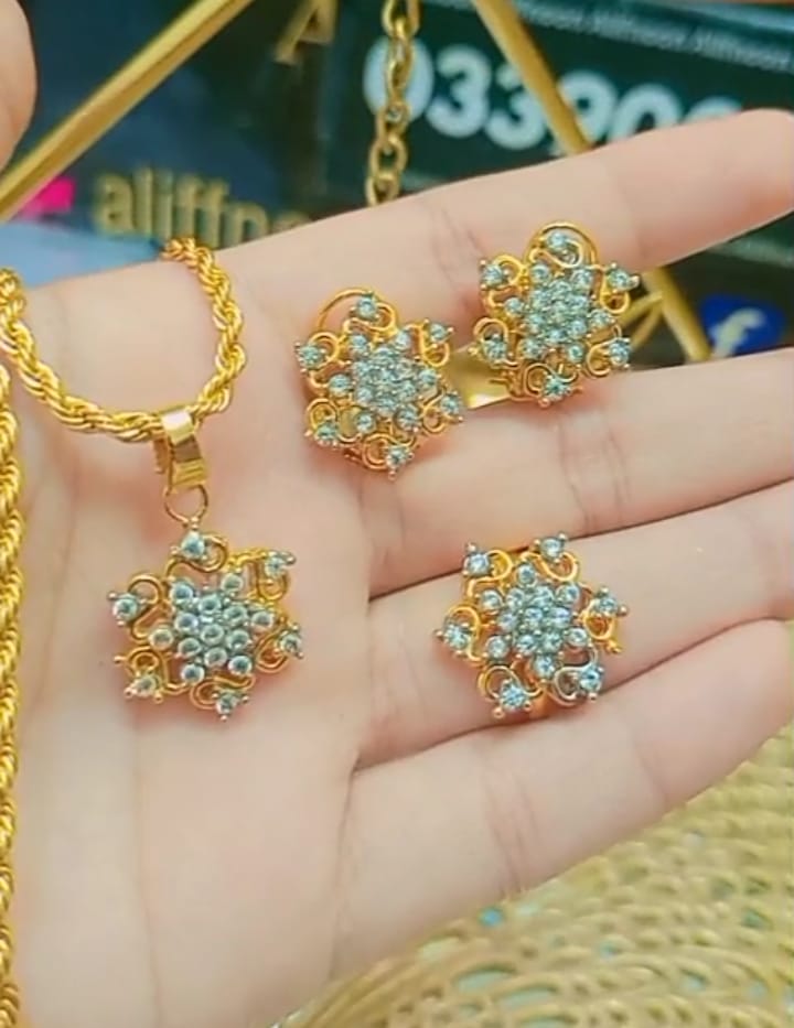 Diamond Cut Star Set