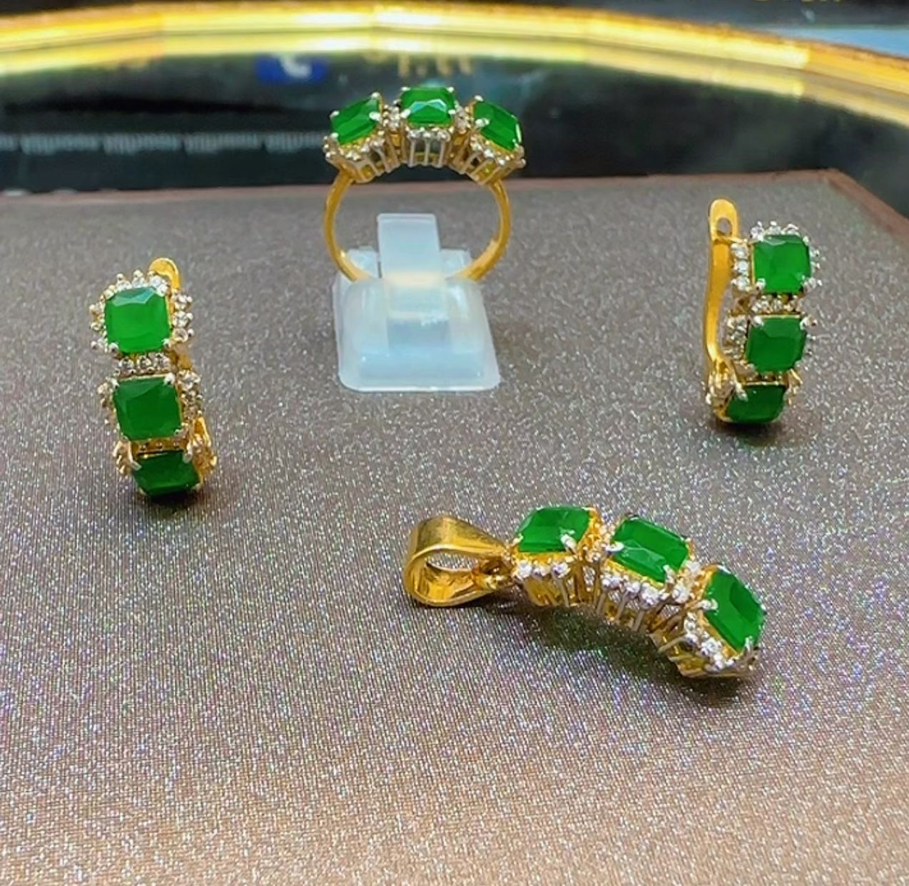 Emerald Diamond Cut Chandi Set