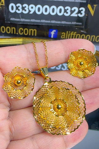 Fine Quality Locket with Earrings and Chain