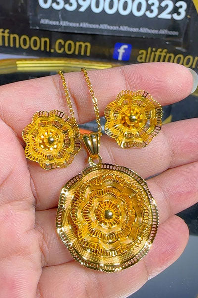 Fine Quality Locket with Earrings and Chain