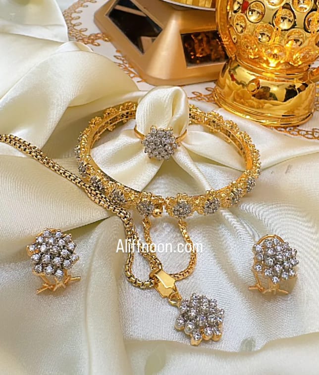 Handmade Stitched Stone Diamond Cut Set with Openable Kera
