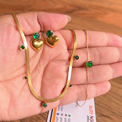 Heart With Emerald Stone Set
