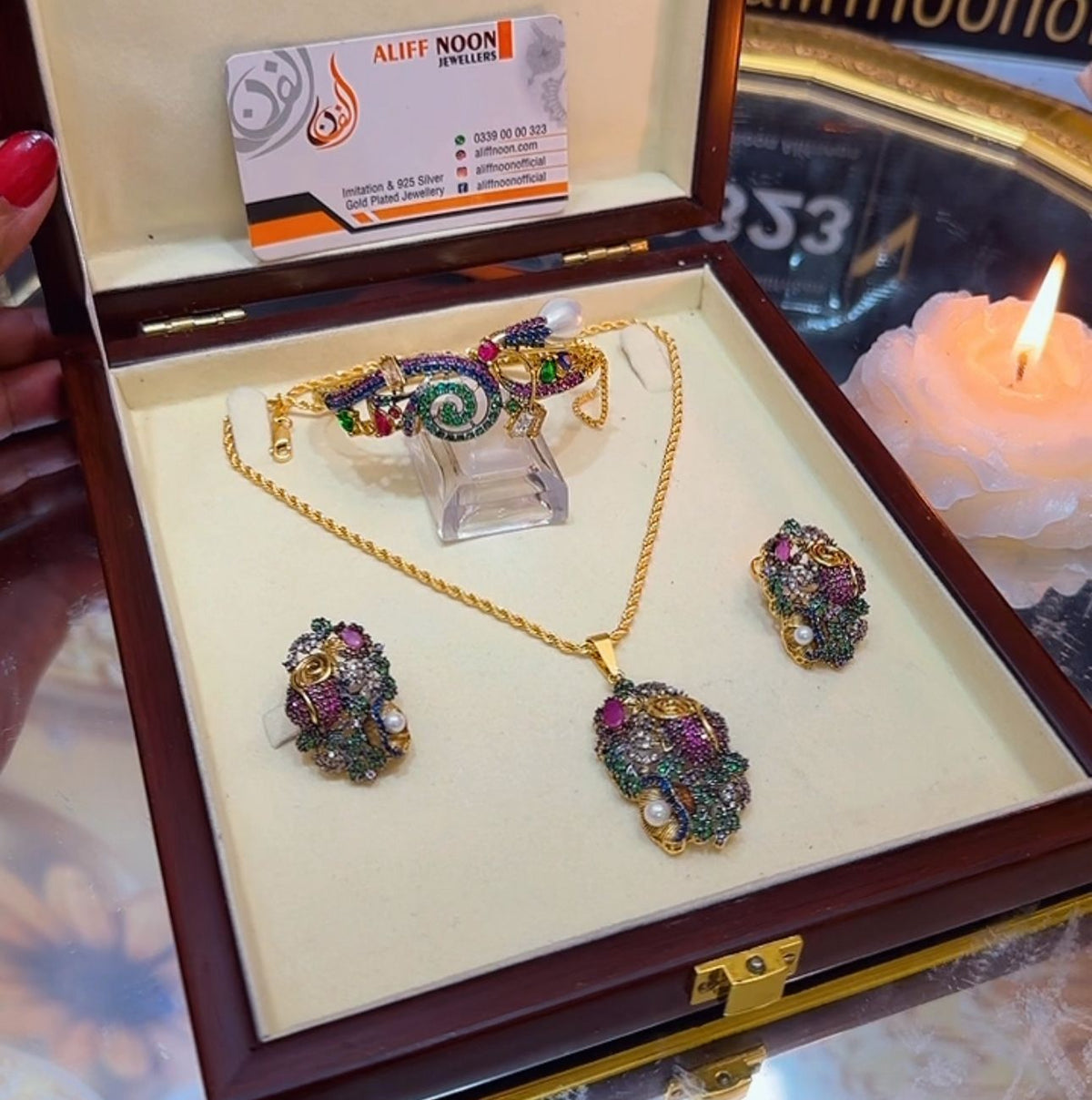 Pearl Peacock 3d diamond cut set