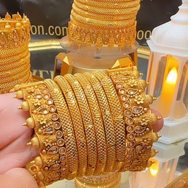 Rajwari-kangan-with-bangles