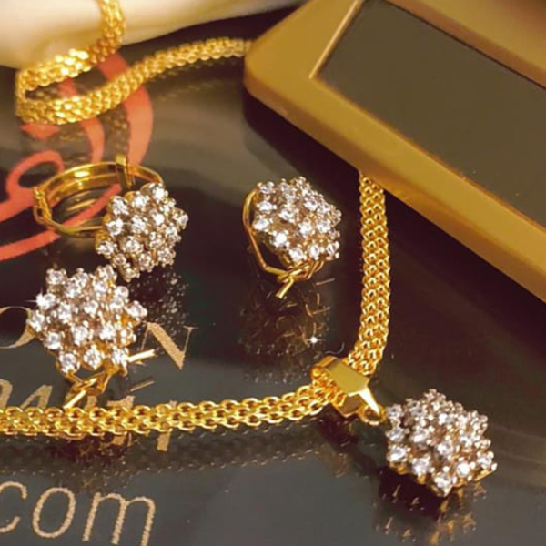 Diamond Cut and Gold Plating Set with Zircons