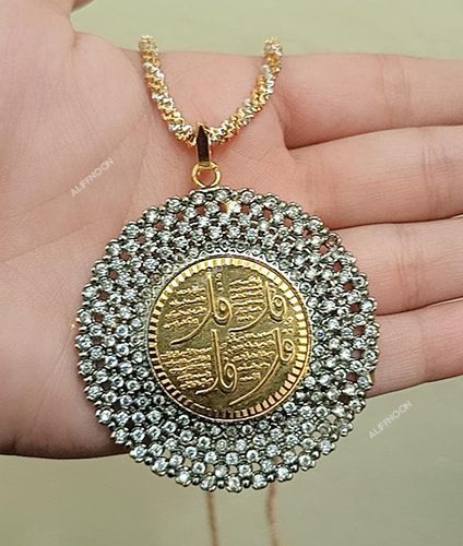 Micro-Ad-calligraphy-pendent