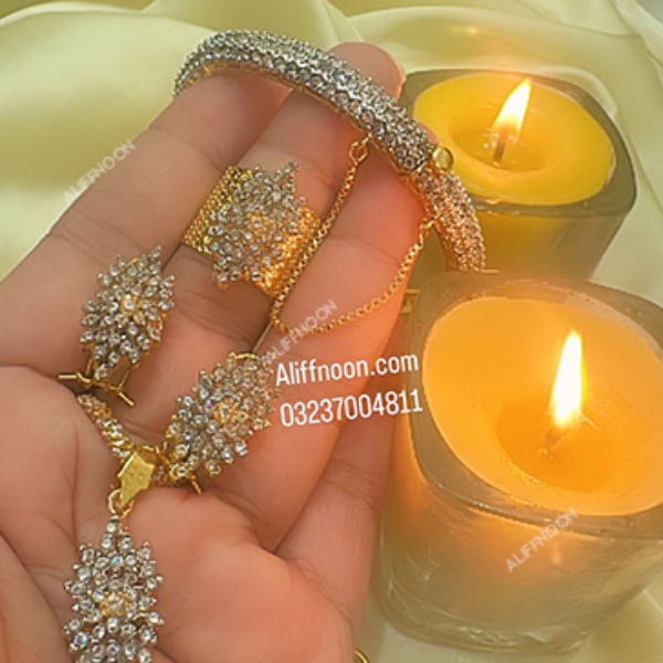 Diamond-cut-with-jeroa-zircon-and-gold-plated-set-with-kere1