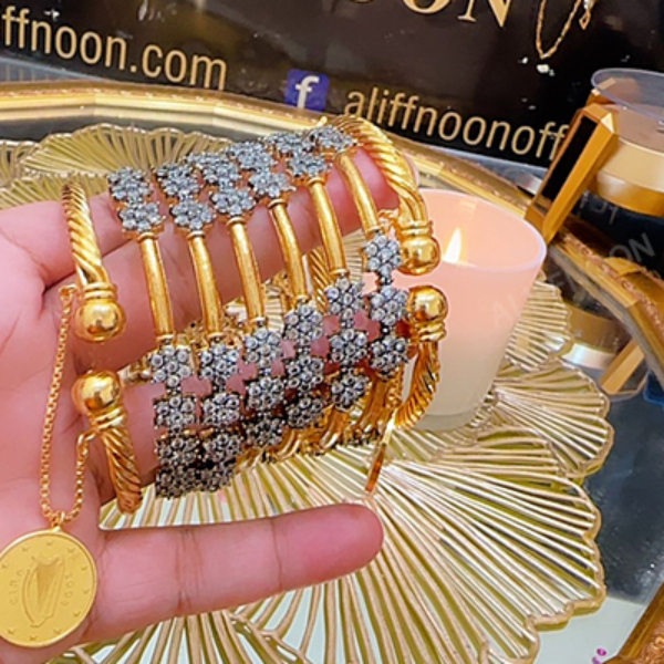 Diamond-cut-stone-bangles-with-coin-kery