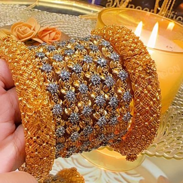 Rajwari-kangan-with-diamond-cut-zircon-bangles