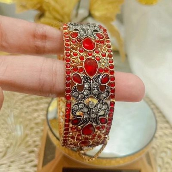 Red-with-zircon-karah